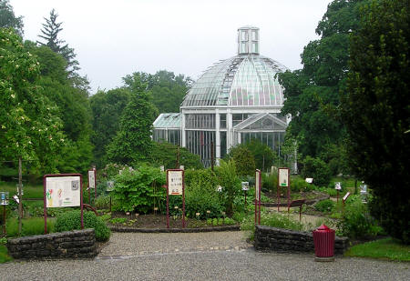 A picture of the Jardin Botaniques (Botanical Gardens). 