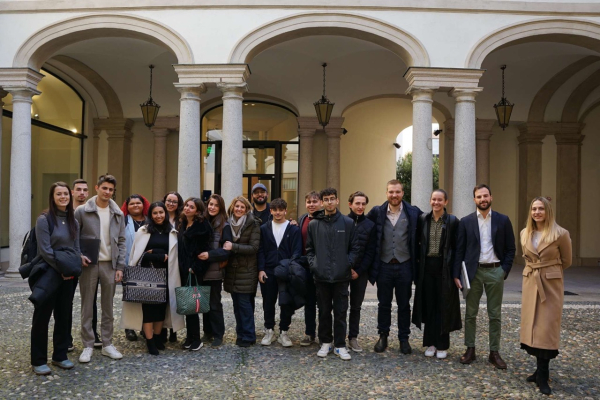 Group photo of the Digital Marketing students with Jakala team and Professor Miniero