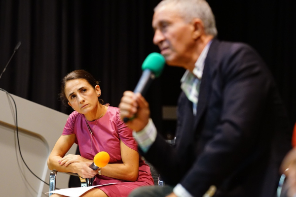 Stefania Banfi listening to Azouz Begag speaking