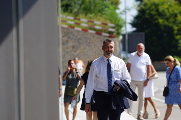 Tomaso Rizzi, head of Finance and Administration, leading the campus tour for parents