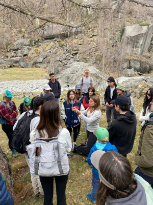 Professors Silvia Piccinelli and Patrick Della Croce organized a field trip to Val Maggia for three environmental science classes. 